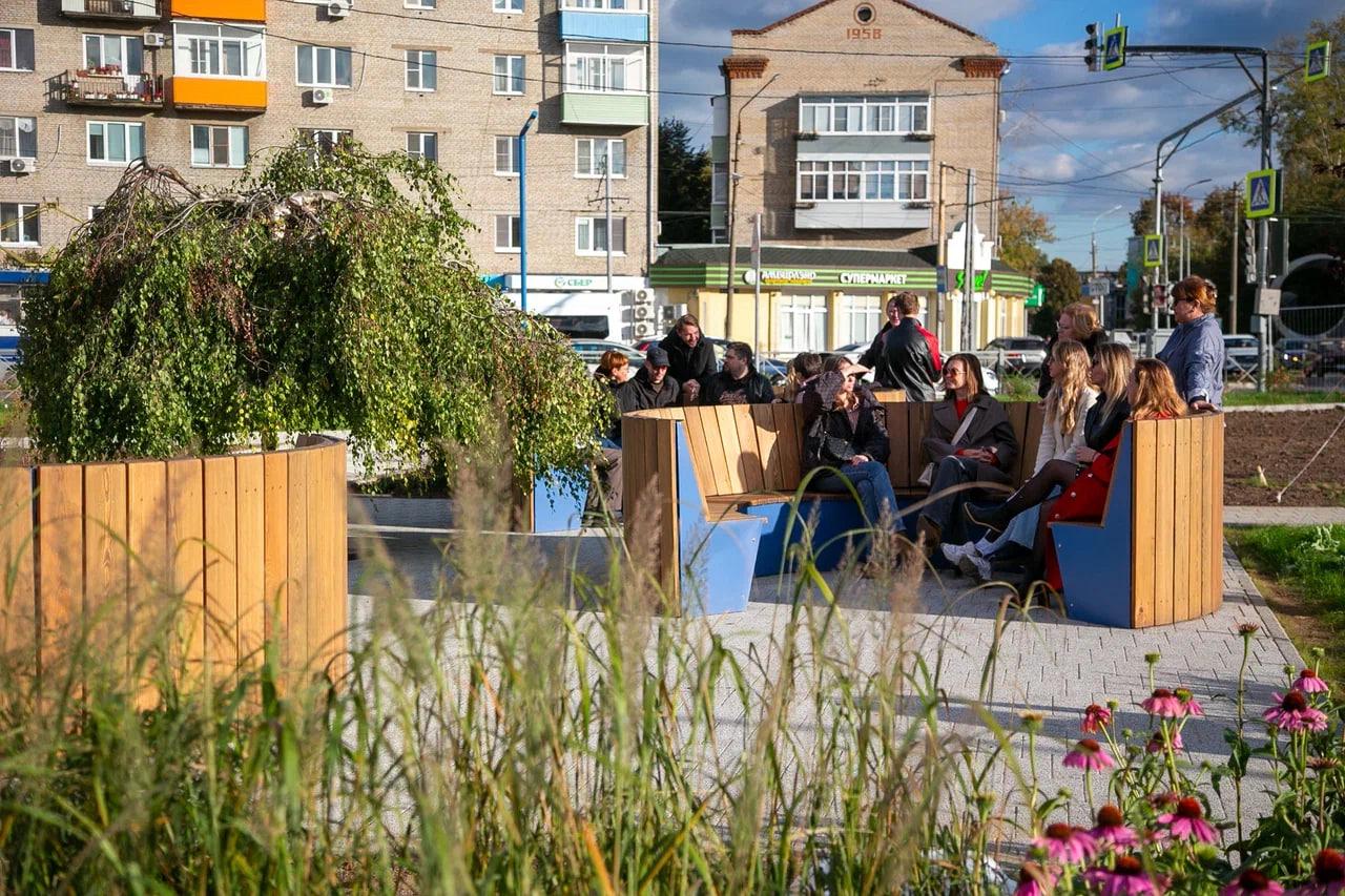 В Коломне обновили еще одно общественное пространство – сквер возле молодежного центра «Горизонт»