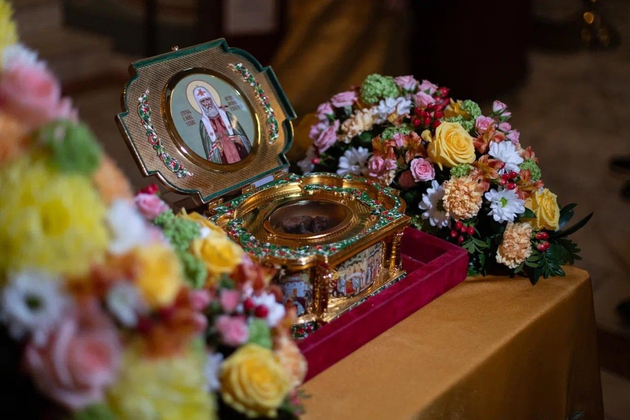 В Коломне в Успенском кафедральном соборе торжественно встретили ковчег с частицей мощей святителя Тихона, патриарха Московского и всея Руси