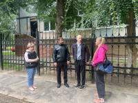 Начальник отдела дорожного хозяйства и транспорта администрации округа Михаил Кузин провел обход территории в микрорайоне имени маршала М.Е. Катукова