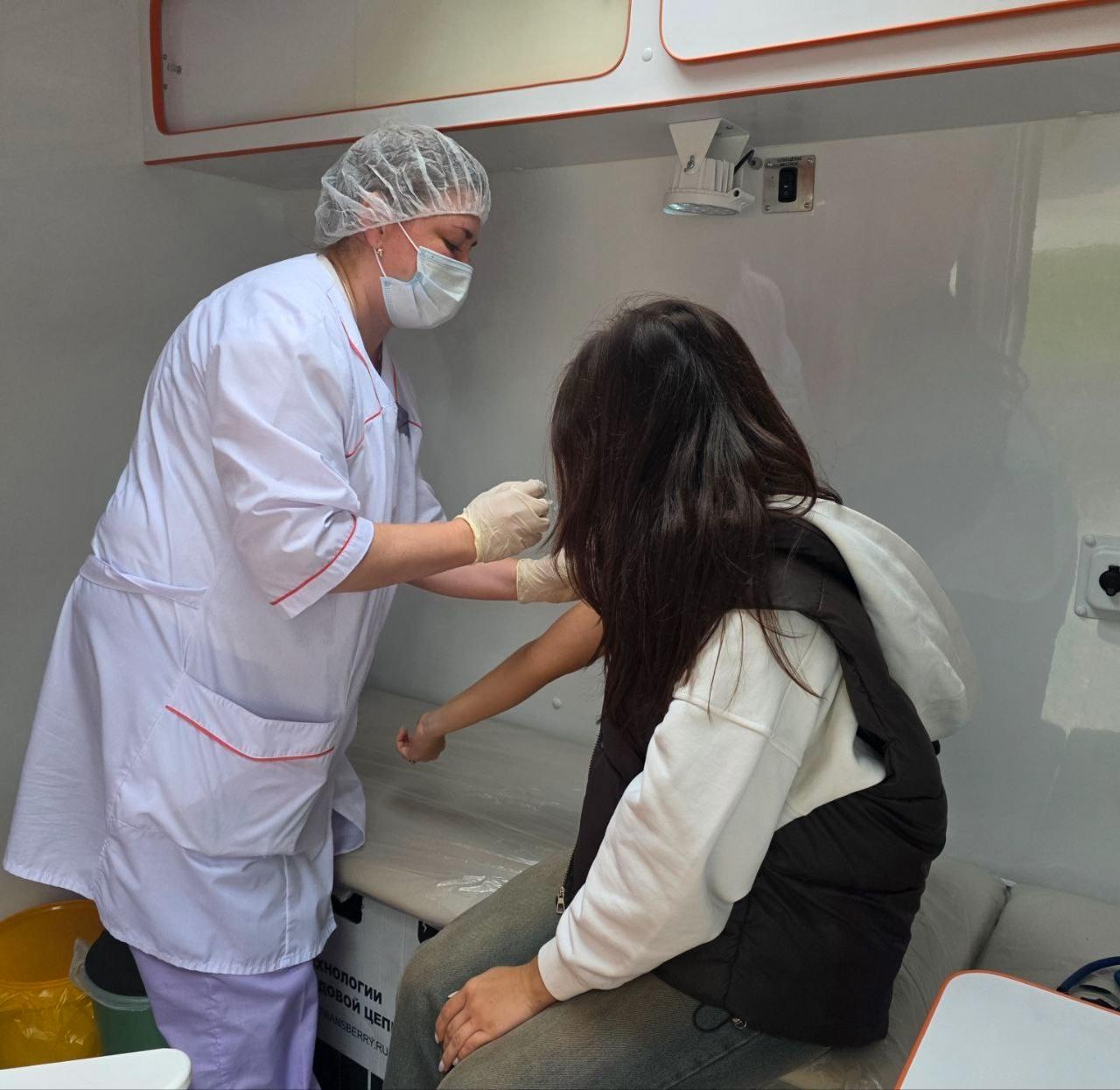 В мобильных медицинских комплексах Коломенской больницы можно получить защиту от гриппа