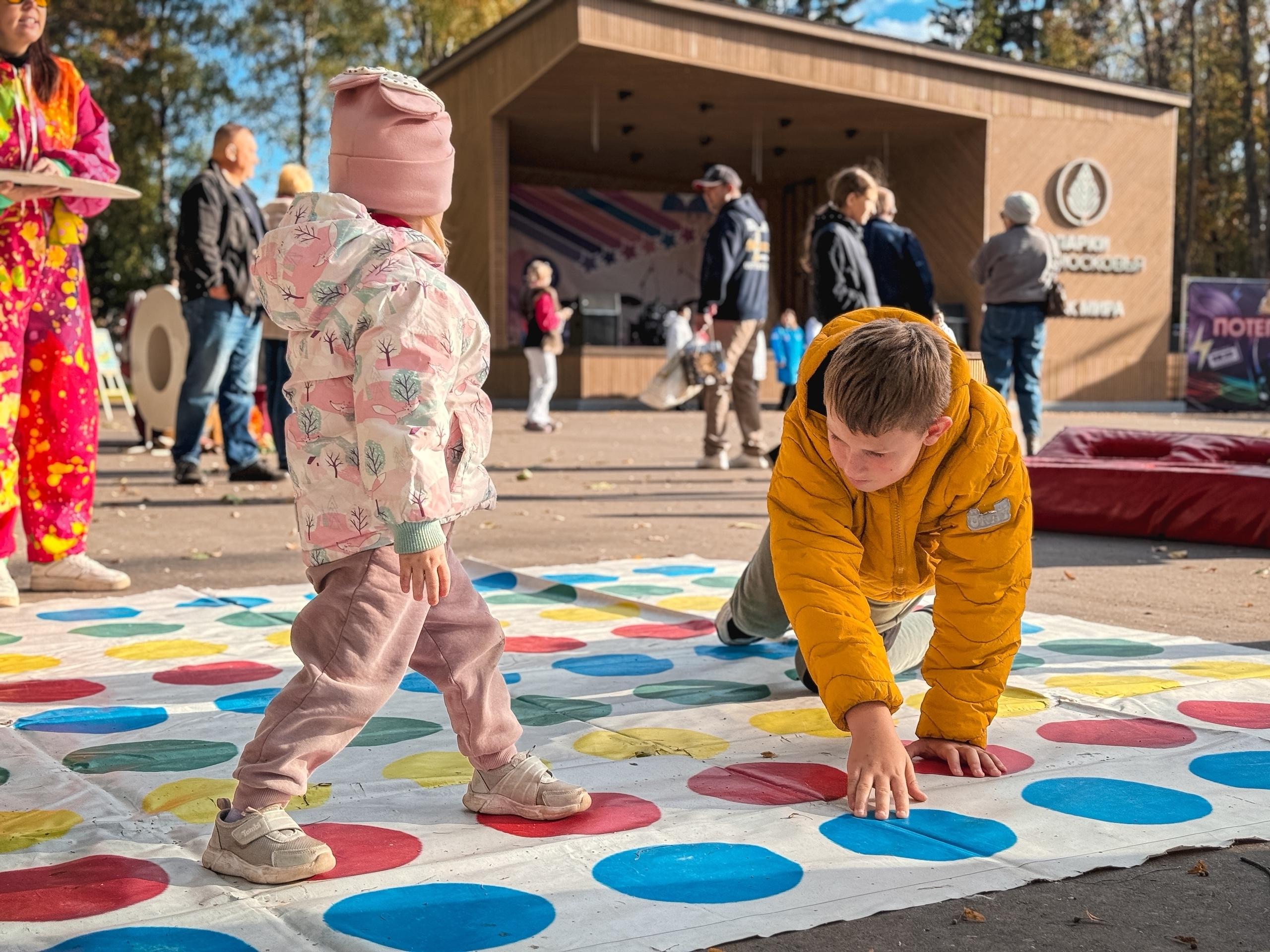 День рождения великого русского поэта Сергея Есенина и начало осеннего сезона отметили в парках Коломны и Озер