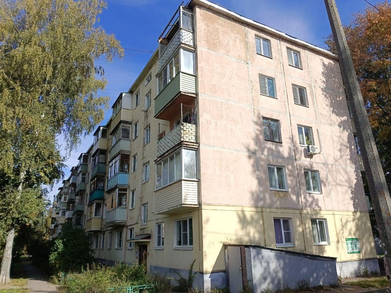 Капремонт кровли завершается в доме 74 по улице Гагарина