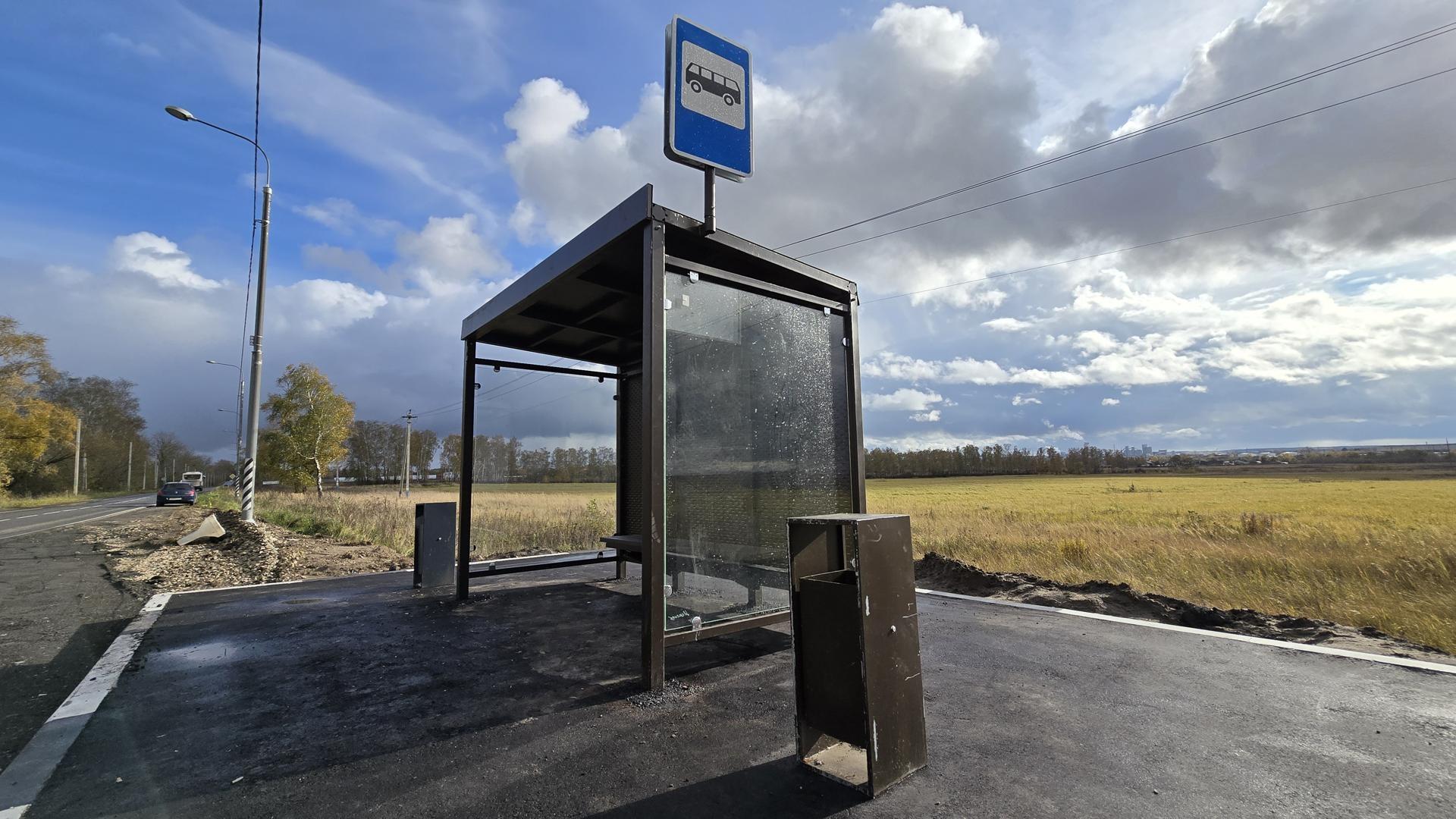 В селе Парфентьево под Коломной завершается установка автобусных остановок