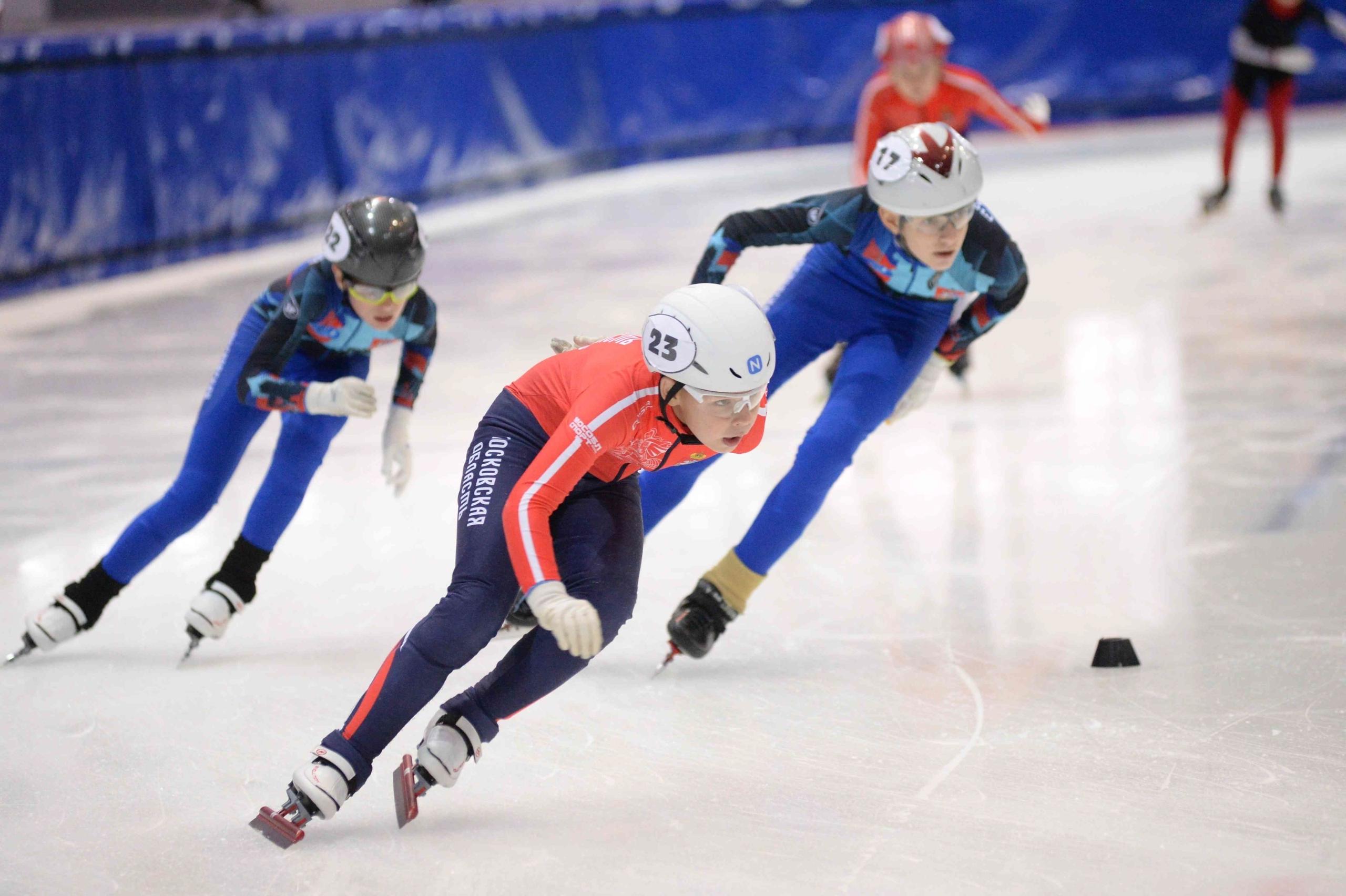 На ледовой арене Конькобежного центра «Коломна» прошли соревнования среди юных конькобежцев Городского округа Коломна