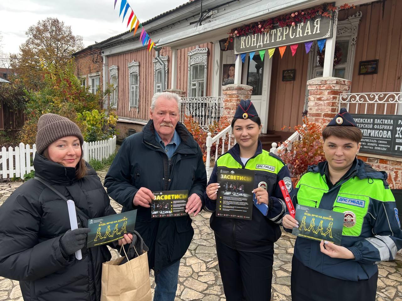 Госавтоинспекторы Коломны провели профилактическую акцию на улице Зайцева