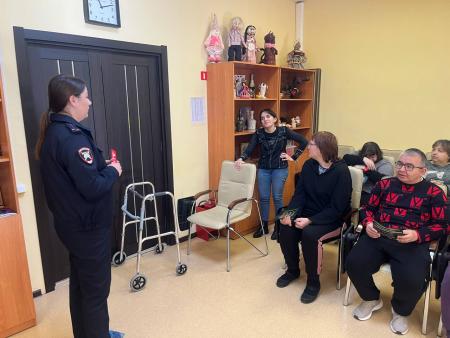 Госавтоинспекторы встретились с членами клуба "Активное долголетие"