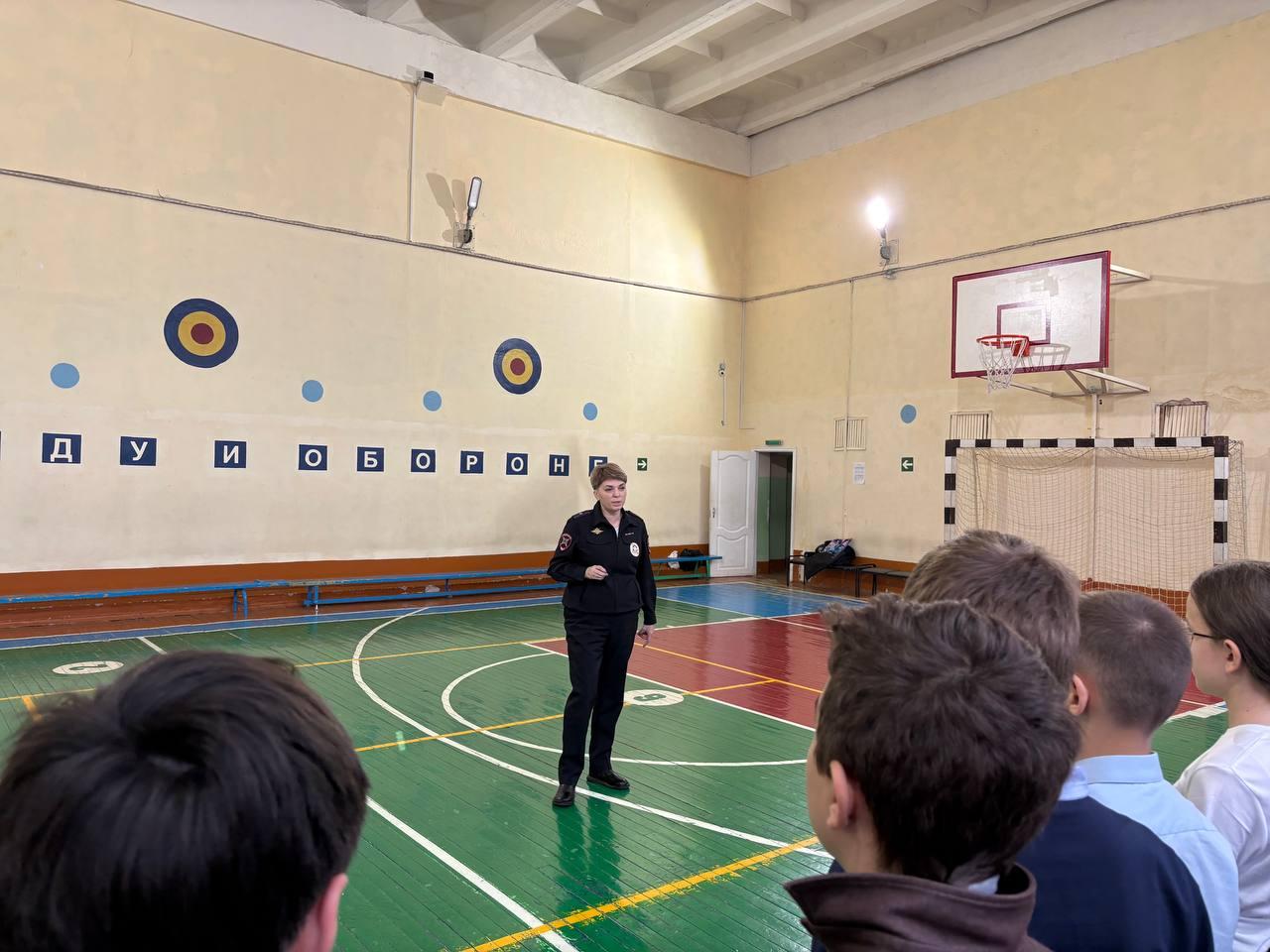 Пятиклассникам школы № 17 в Коломне напомнили о безопасном поведении на дорогах