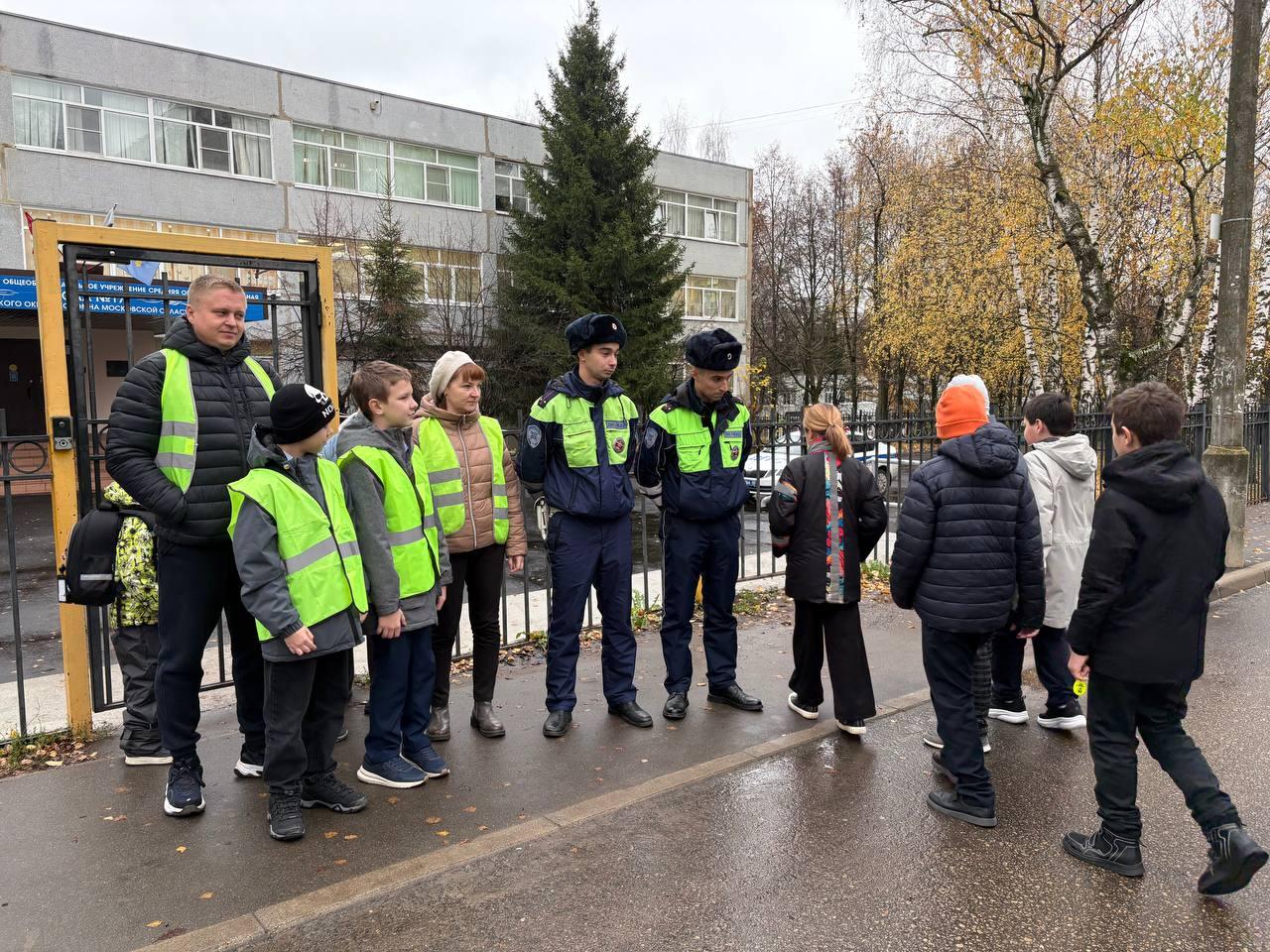 Родительский патруль и сотрудники Госавтоинспекции вышли на «зебры» в Коломне