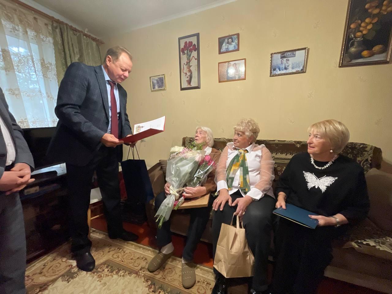 Свой 90-летний юбилей отметила известная многим в Коломне ветеран труда Людмила Зайцева