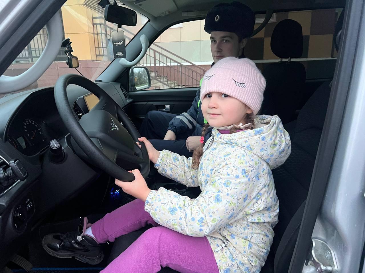 Урок безопасности провели для дошкольников сотрудники Госавтоинспекции Коломны