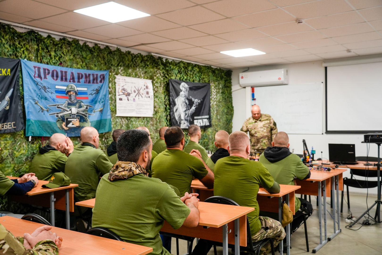 Отбор добровольцев на военную службу по контракту продолжается в Московской области