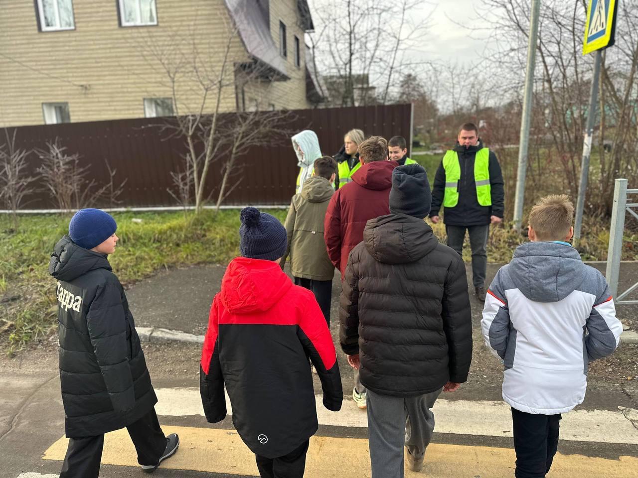 Сотрудники Госавтоинспекции Коломны и родительский патруль проконтролировали безопасность юных пешеходов