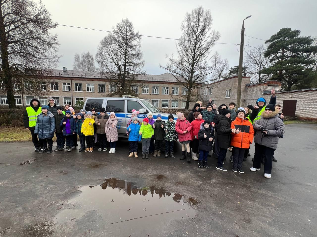 Госавтоинспекторы Коломны напомнили о дорожной безопасности школьникам и их родителям