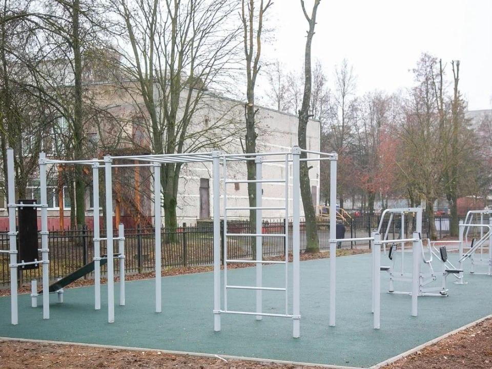 В микрорайоне Колычево завершен капитальный ремонт спортивной площадки у школы № 16