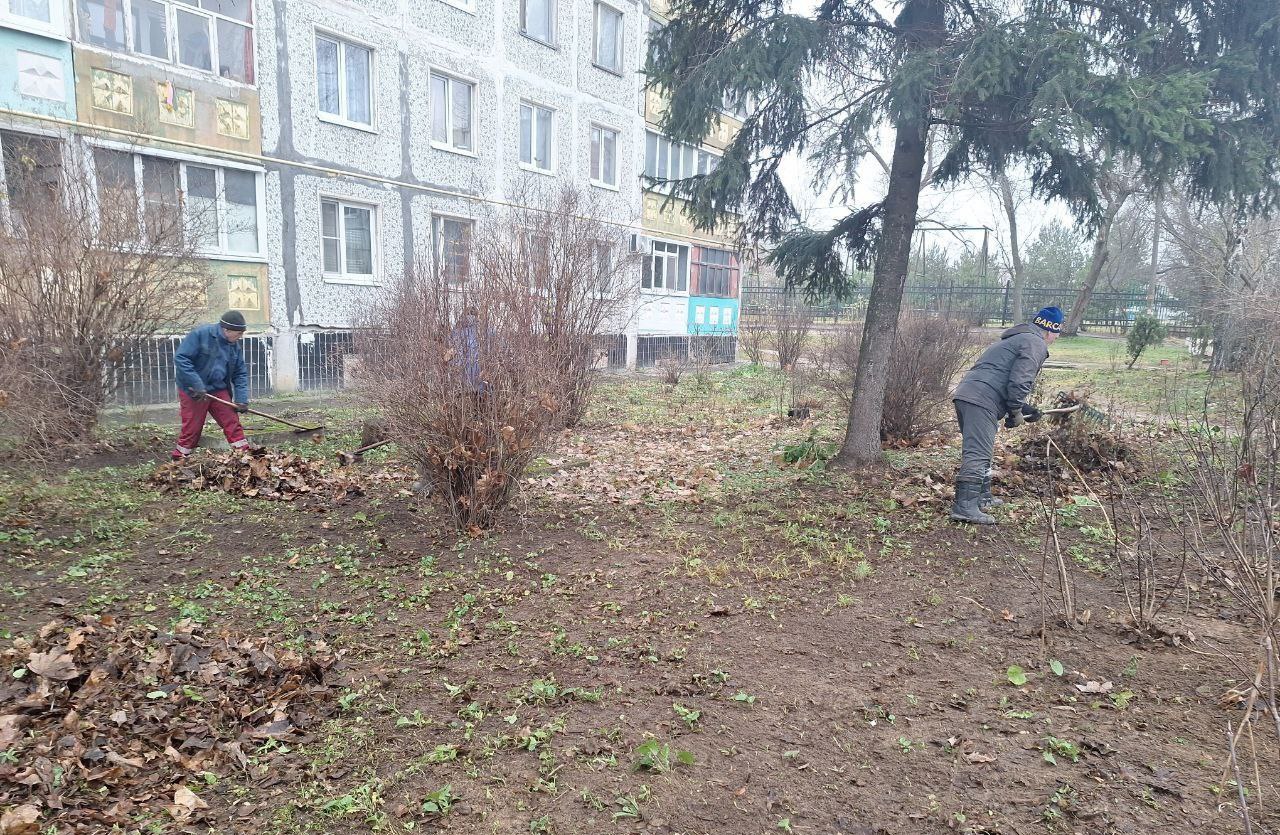 В микрорайоне имени Маршала Катукова привели в порядок придомовую территорию