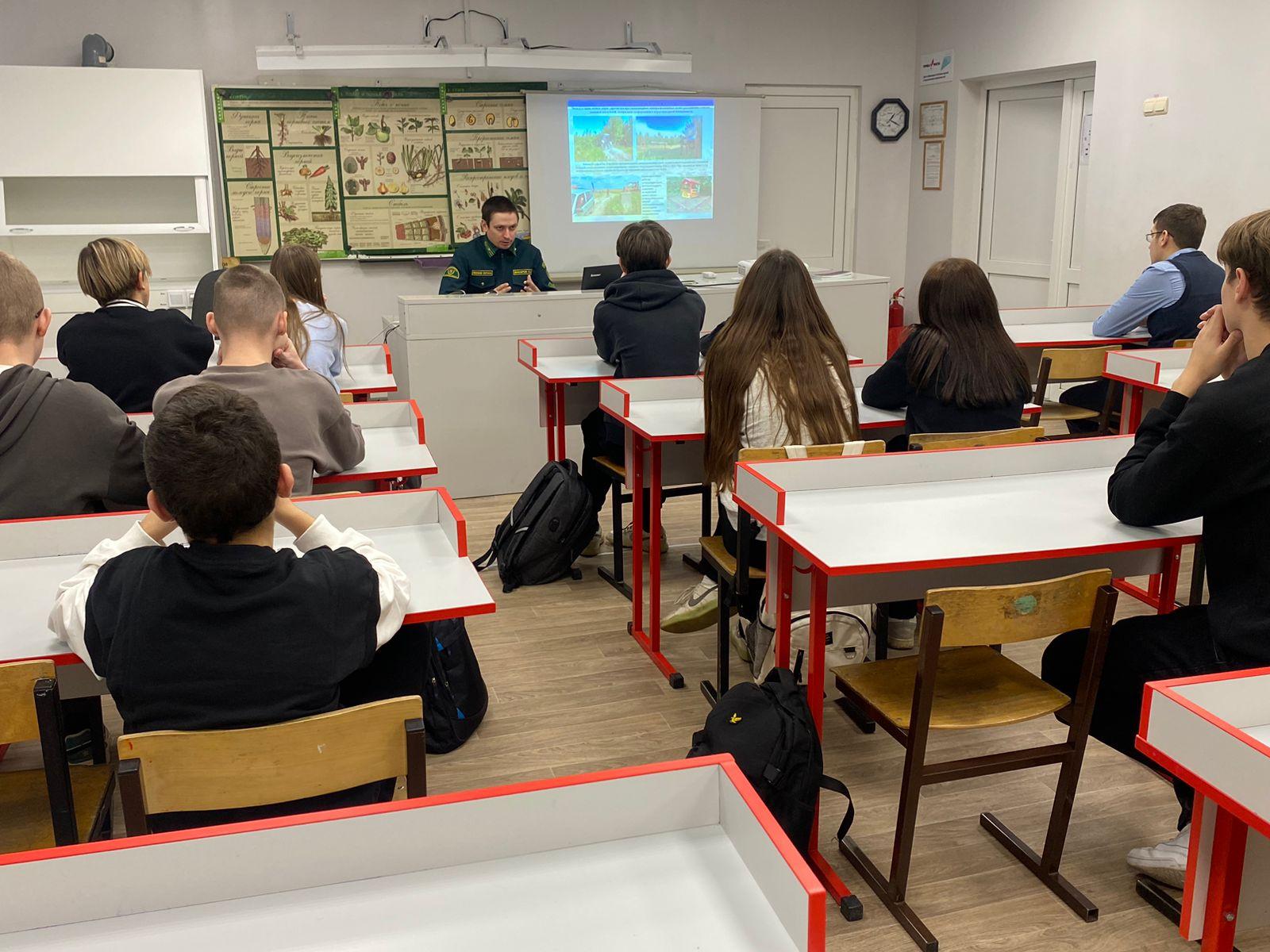 Ученикам Сосново-Борской средней школе Городского округа Коломна рассказали о работе лесничих