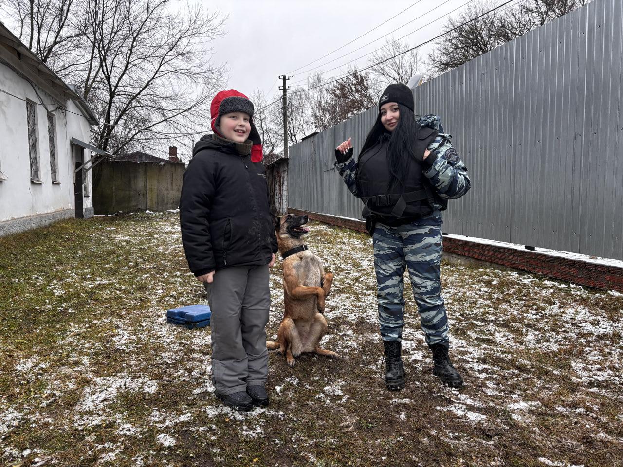 Коломенские полицейские провели экскурсию &laquo;Один день с полицией&raquo; для школьника
