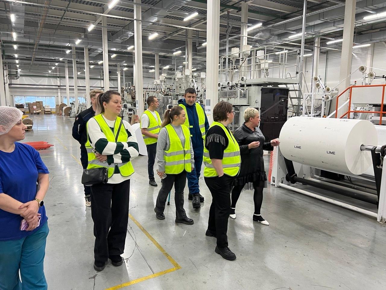 Экскурсии на промышленные предприятия проводят в Коломне для ветеранов специальной военной операции и их близких