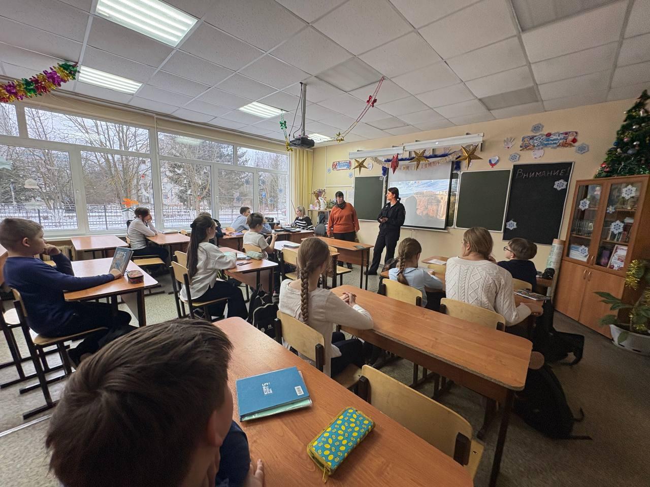 Ученикам Радужненской школы рассказали о безопасном поведении на дорогах