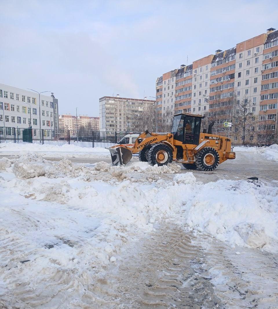 В Городском округе Коломна продолжается уборка и вывоз снега с улиц и автомобильных дорог