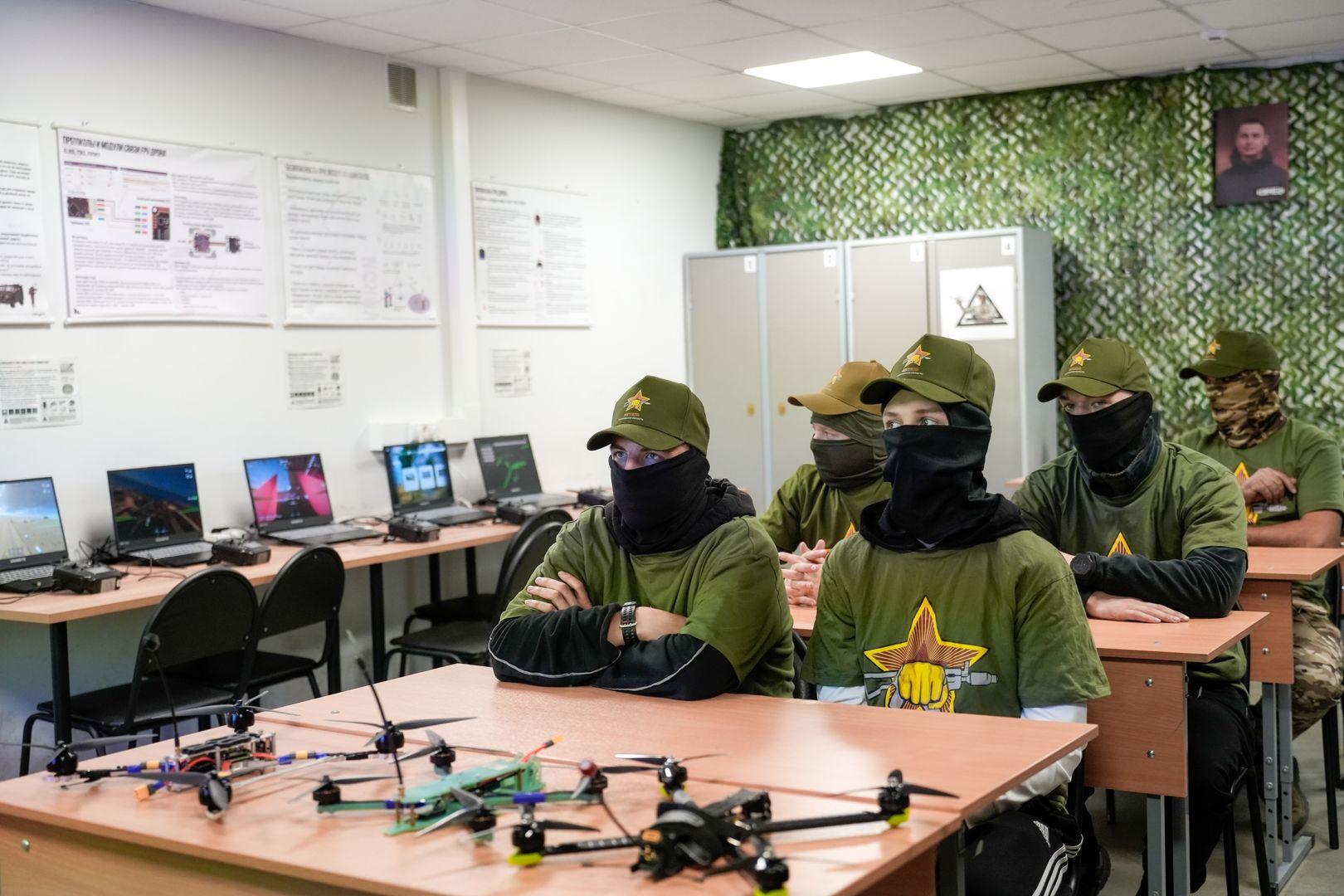 В Подмосковье продолжается отбор добровольцев на военную службу по контракту