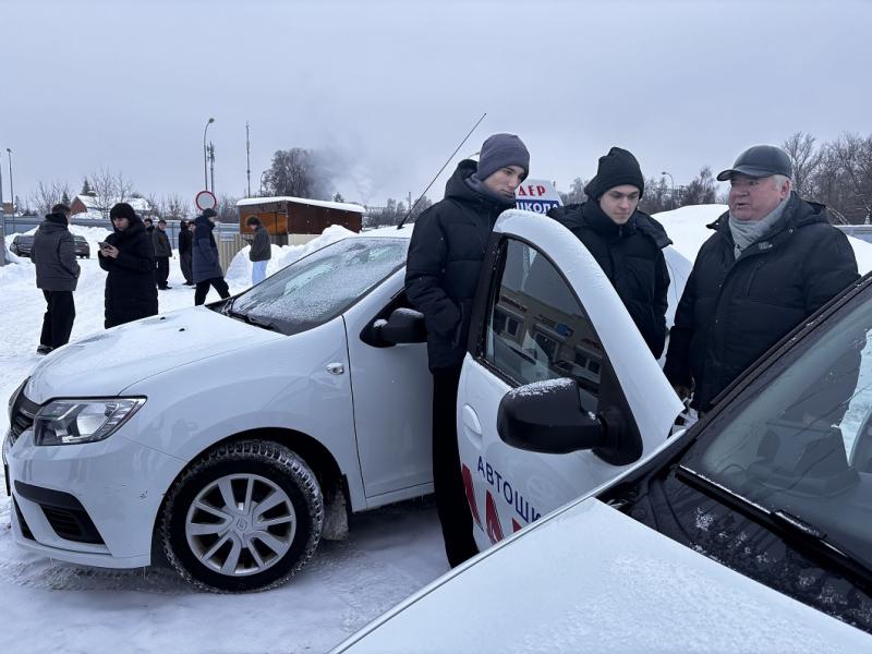 Студенты в Коломне в рамках акции «Студенческий десант» познакомились с работой МРЭО Госавтоинспекции
