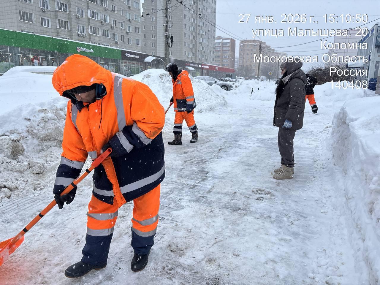 Пешеходный переход на улице Малышева расчистили от снега