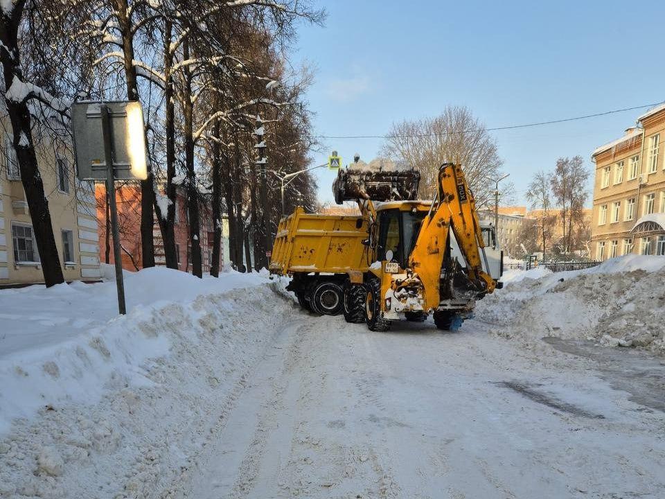 Работа по расчистке и по вывозу снега будет продолжаться все ближайшие дни