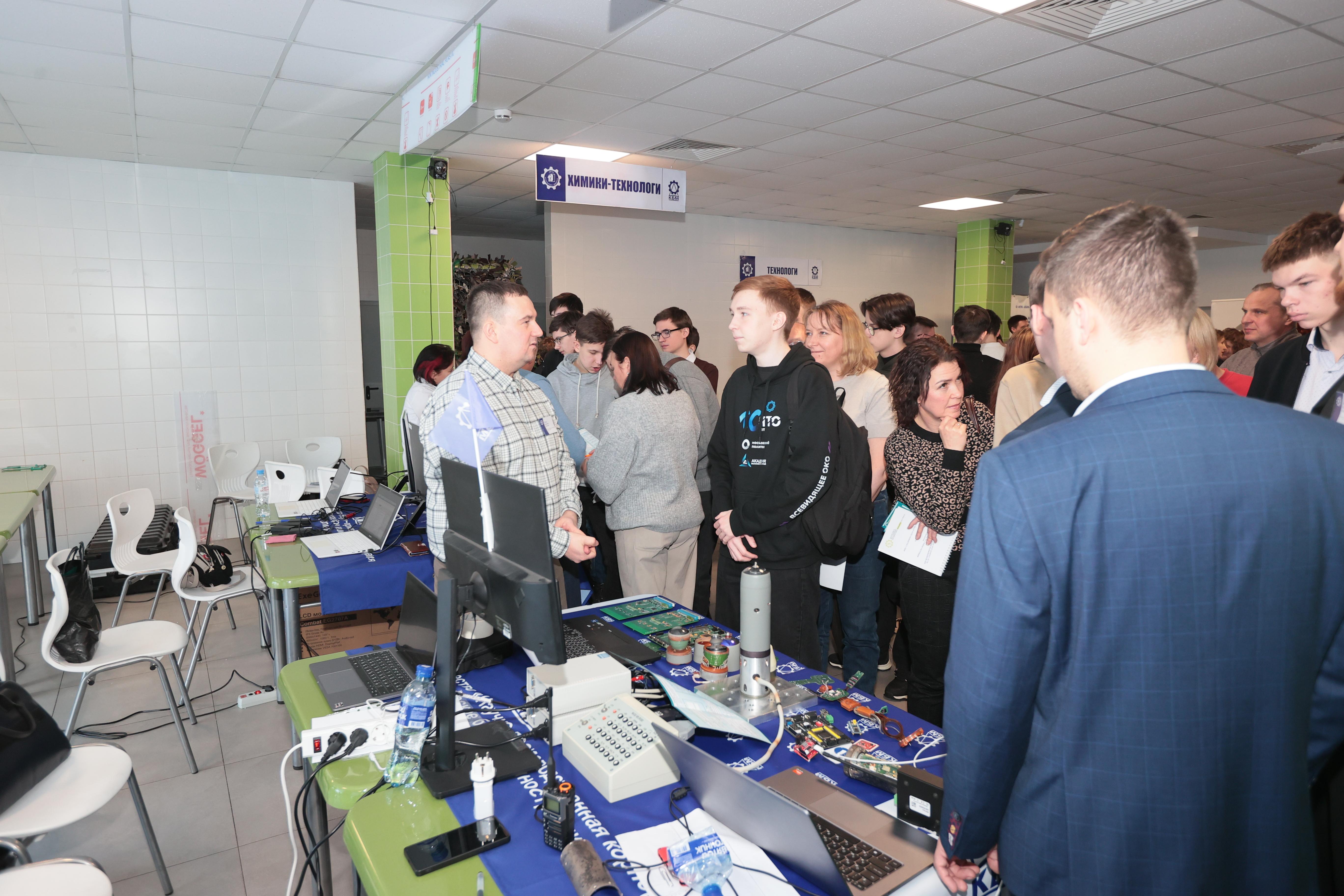 Коломенское предприятие «КМБ» провело для старшеклассников День открытых дверей