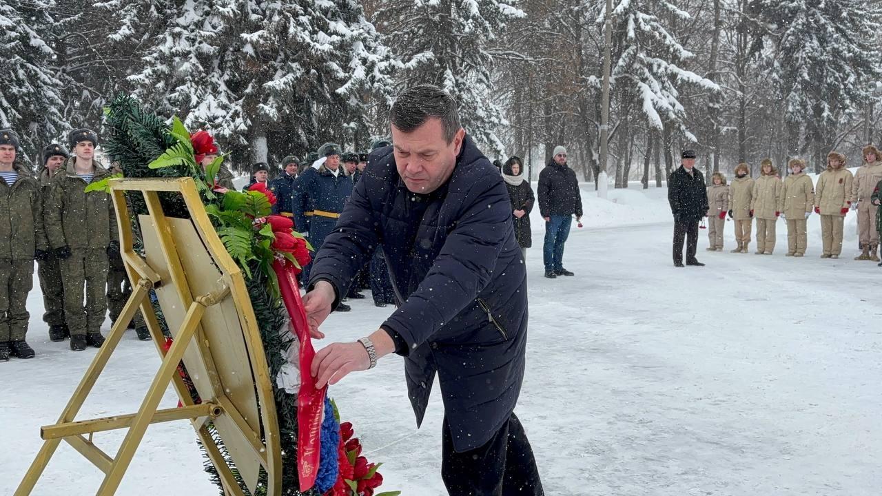 В Коломне возложили цветы к Вечному огню в Мемориальном парке