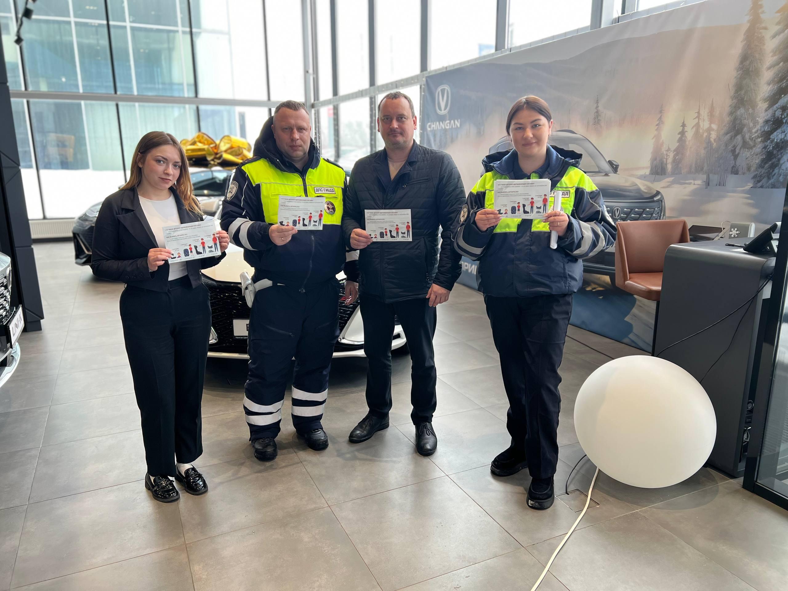 Информационно-разъяснительная акция ГИБДД прошла в одном из коломенских автосалонов