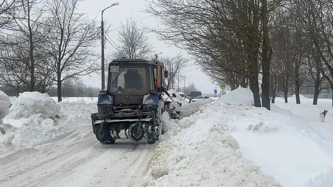 Дорожные службы Городского округа Коломна продолжают уборку снега с муниципальных дорог