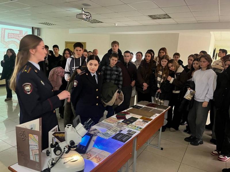 Старшеклассники из Коломны посетили Московский университет МВД России имени В.Я. Кикотя в День открытых дверей