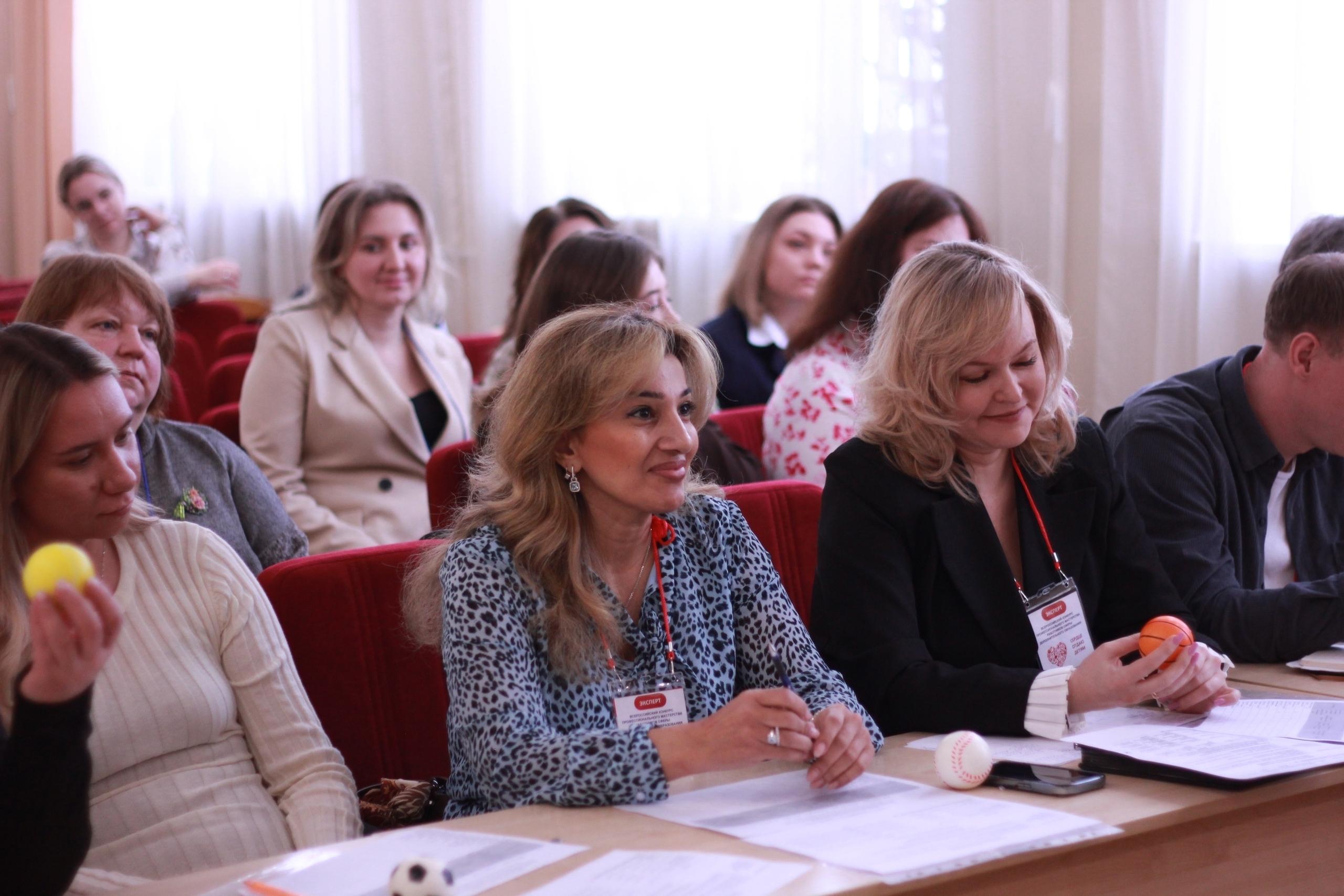 &laquo;Сердце отдаю детям&raquo;: педагоги Коломны и Озер соревнуются за звание лучшего