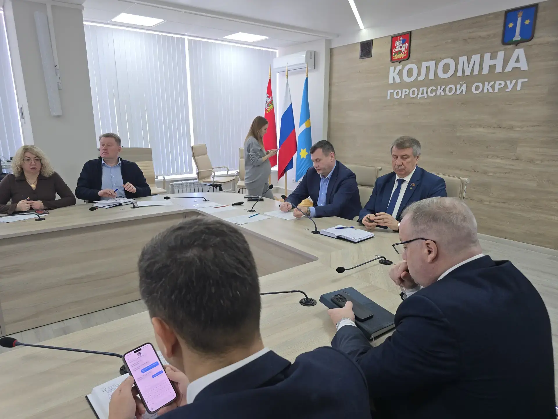 Половодье, ремонт дорог и поддержка бойцов СВО стали главными темами еженедельного оперативного совещания в Коломне