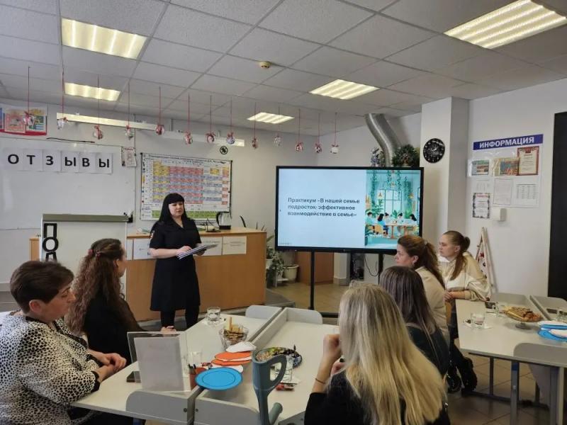 В Озёрах инспектор отделения по делам несовершеннолетних УМВД России по Г.о. Коломна приняла участие в родительском собрании