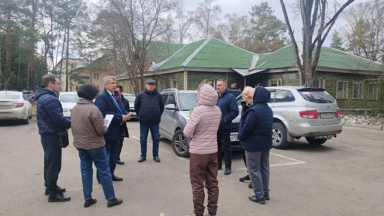 Председатель Совета депутатов Городского округа Коломна Николай Братушков встретился с жильцами МКД по улице Ларцевы Поляны