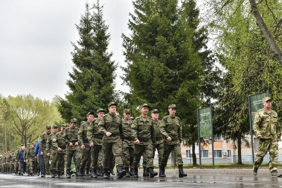 Отбор добровольцев на военную службу по контракту продолжается в Подмосковье