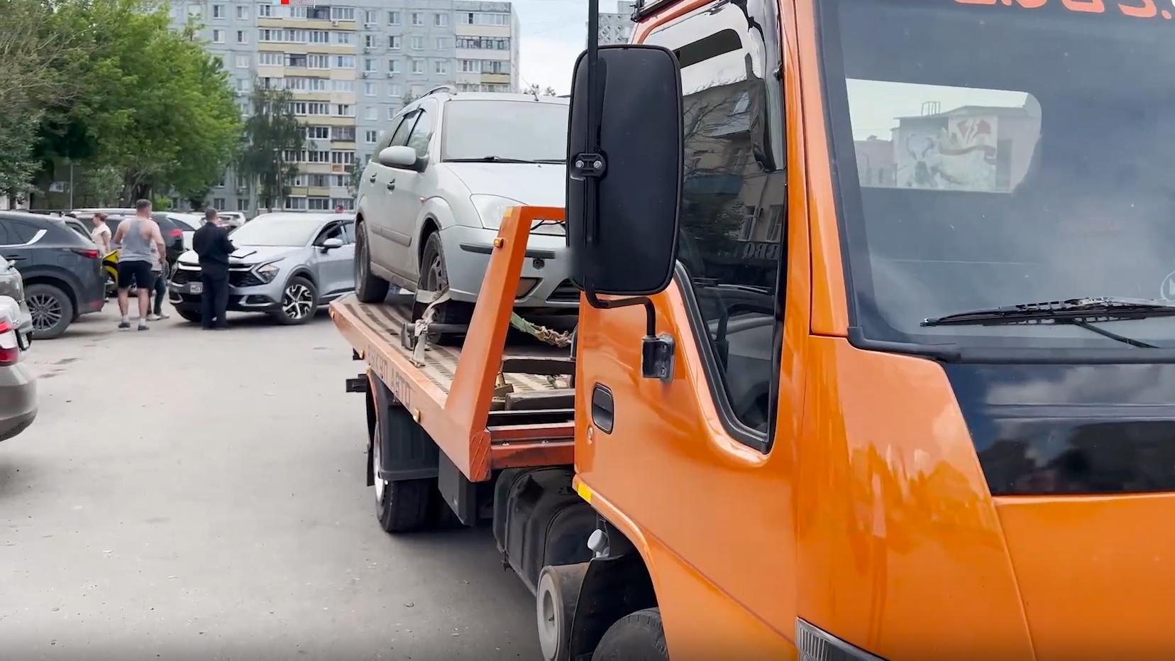 В Коломне судебные приставы совместно с представителями администрации, управляющей компании и ГИБДД провели очередной рейд по выявлению должников