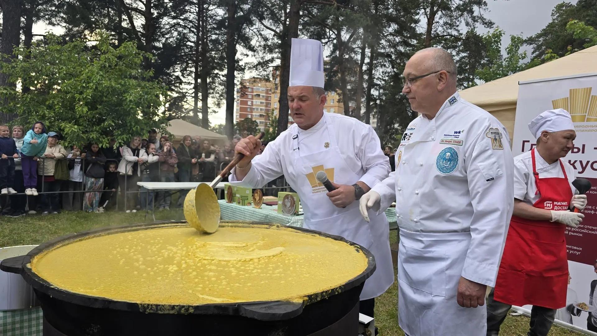 222 кг крем-супа приготовили на гастрофестивале в Озёрах