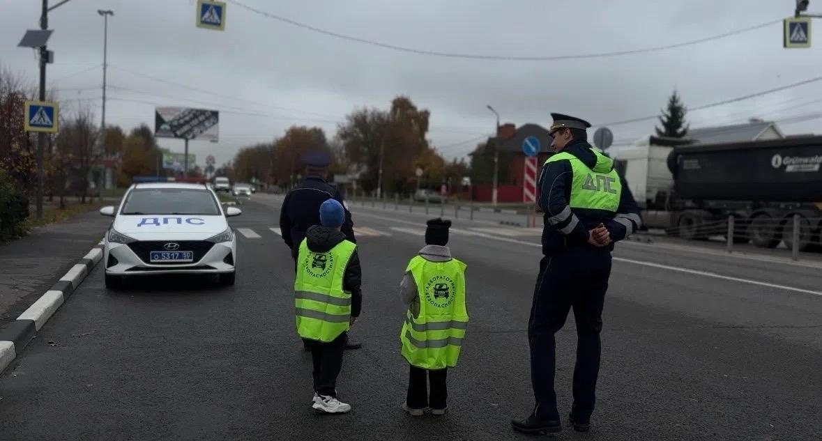 Госавтоинспекторы Коломны и отряд ЮИД Радужненской школы провели совместную акцию